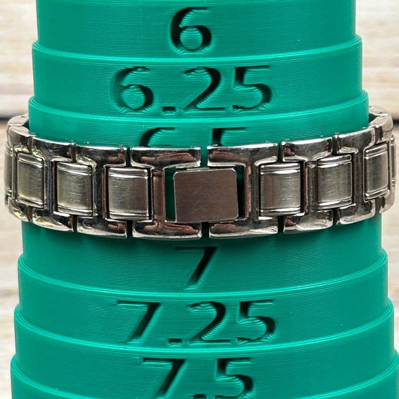 Armitron Now Womens Watch Silver Tone Mother of Pearl Crystal Bezel 75/3639SV - Picture 4 of 8